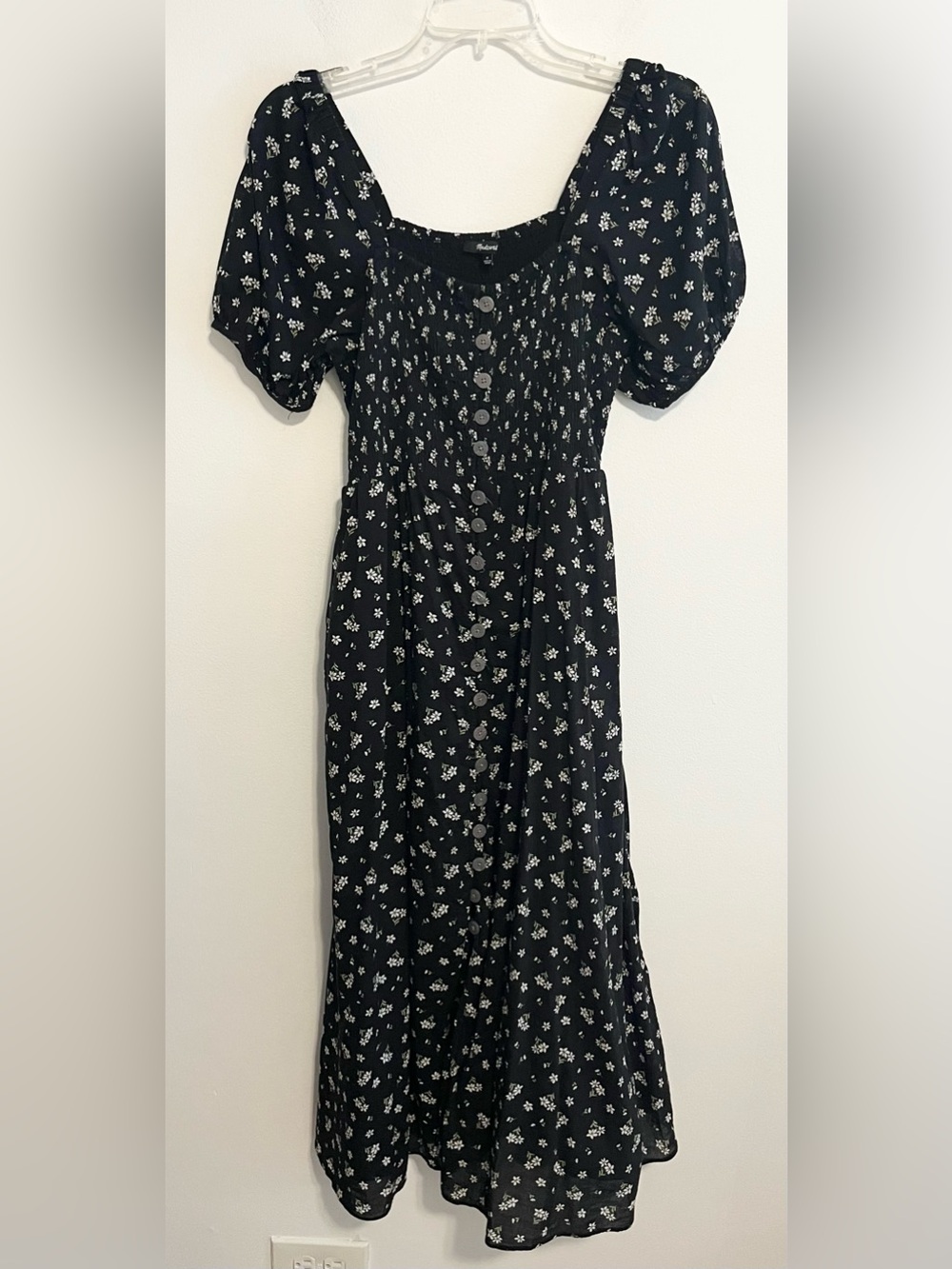 Madewell Black & White Ditsy Floral Midi Dress. Square Neck, Puff Sleeves. Sz M